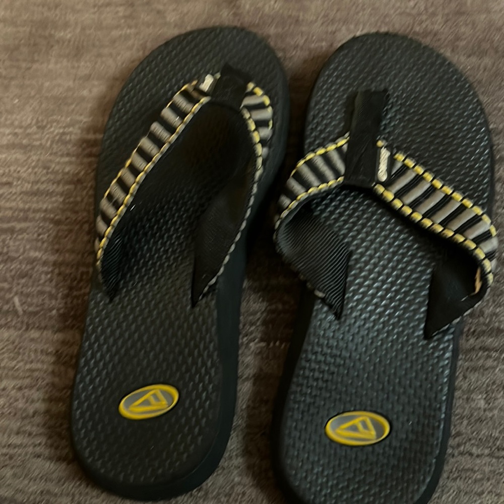 Reef slipper flip flops great shape and approx size 8 not shown
